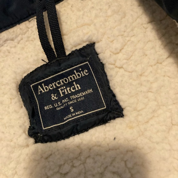 Selling button up jacket - Picture 2 of 3